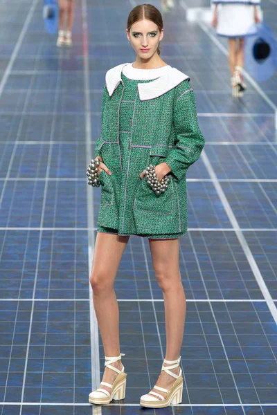 Look 27